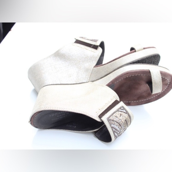 Donald J. Pliner Gilett wedges - Picture 7 of 14